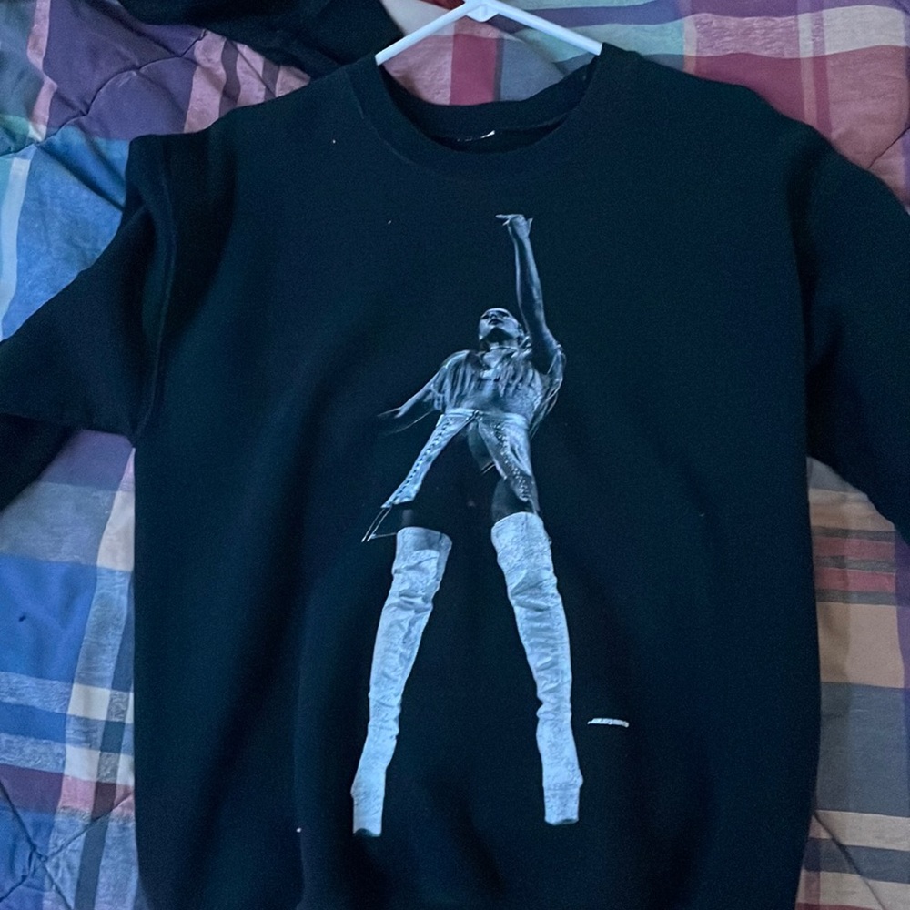ariana grande sweetener middle finger crewneck